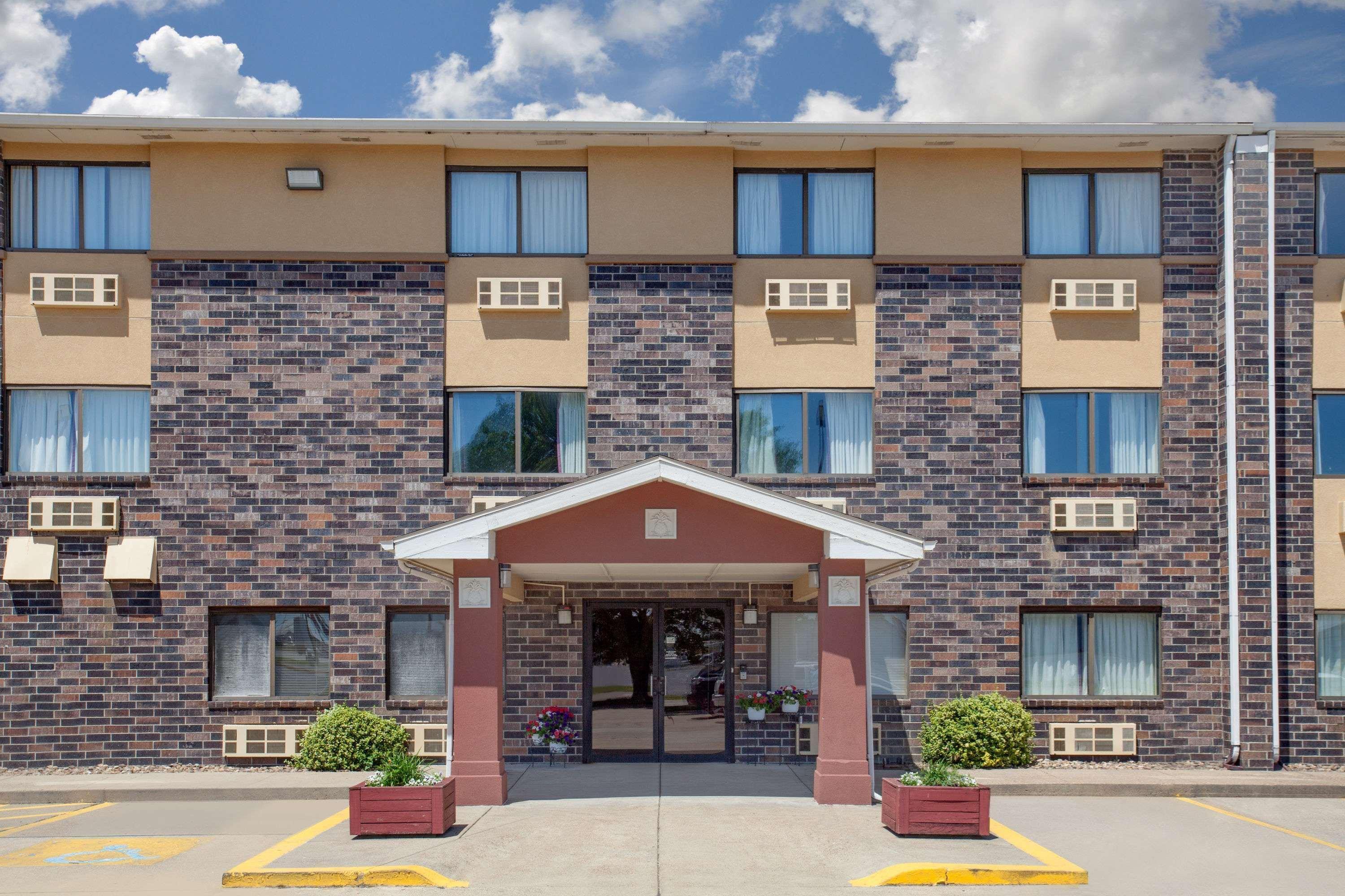 Super 8 By Wyndham Evansville East Exterior photo