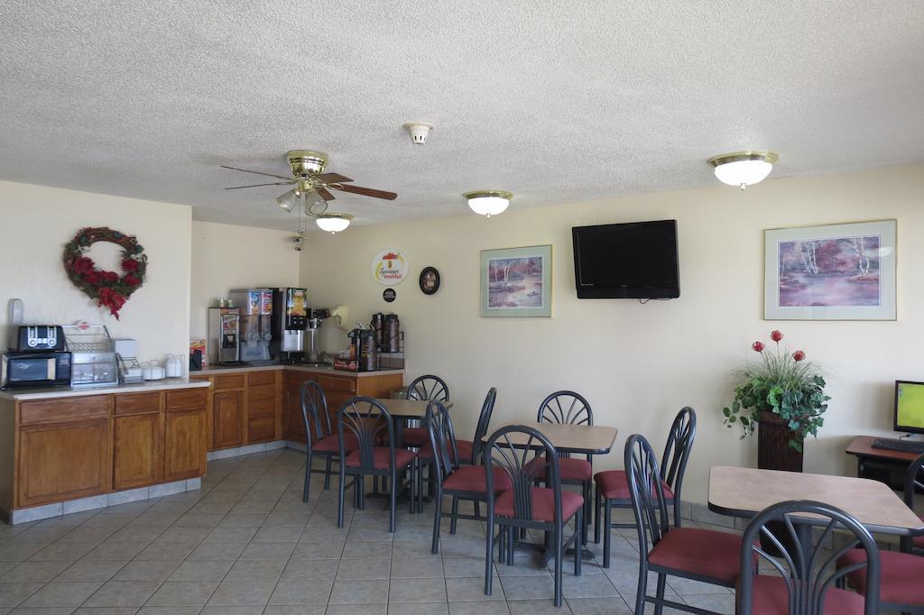 Super 8 By Wyndham Evansville East Exterior photo